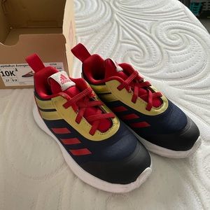 Adidas avenger series shoes